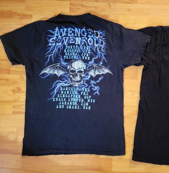 Two Avenged Sevenfold Pin Holes Bundle Tour T-shirts, Blue Large + Black XL - Picture 2 of 8